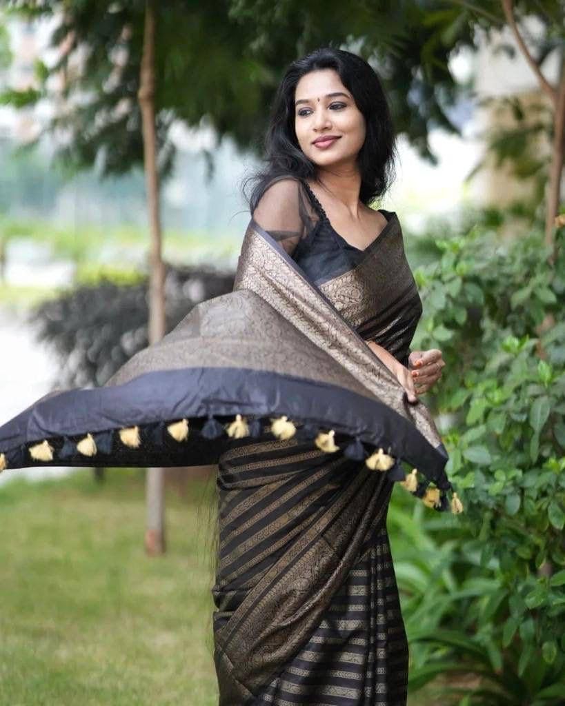 Banarasi Jacquard Saree With Blouse