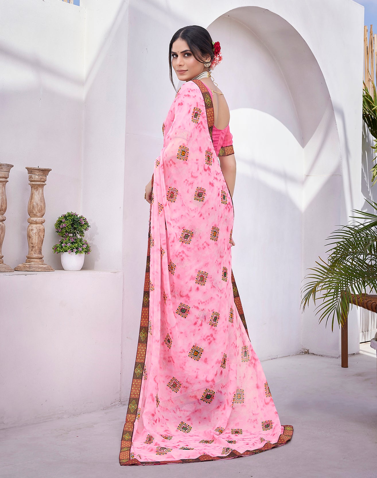 Supikart Elegant Georgette Saree with Blouse Piece