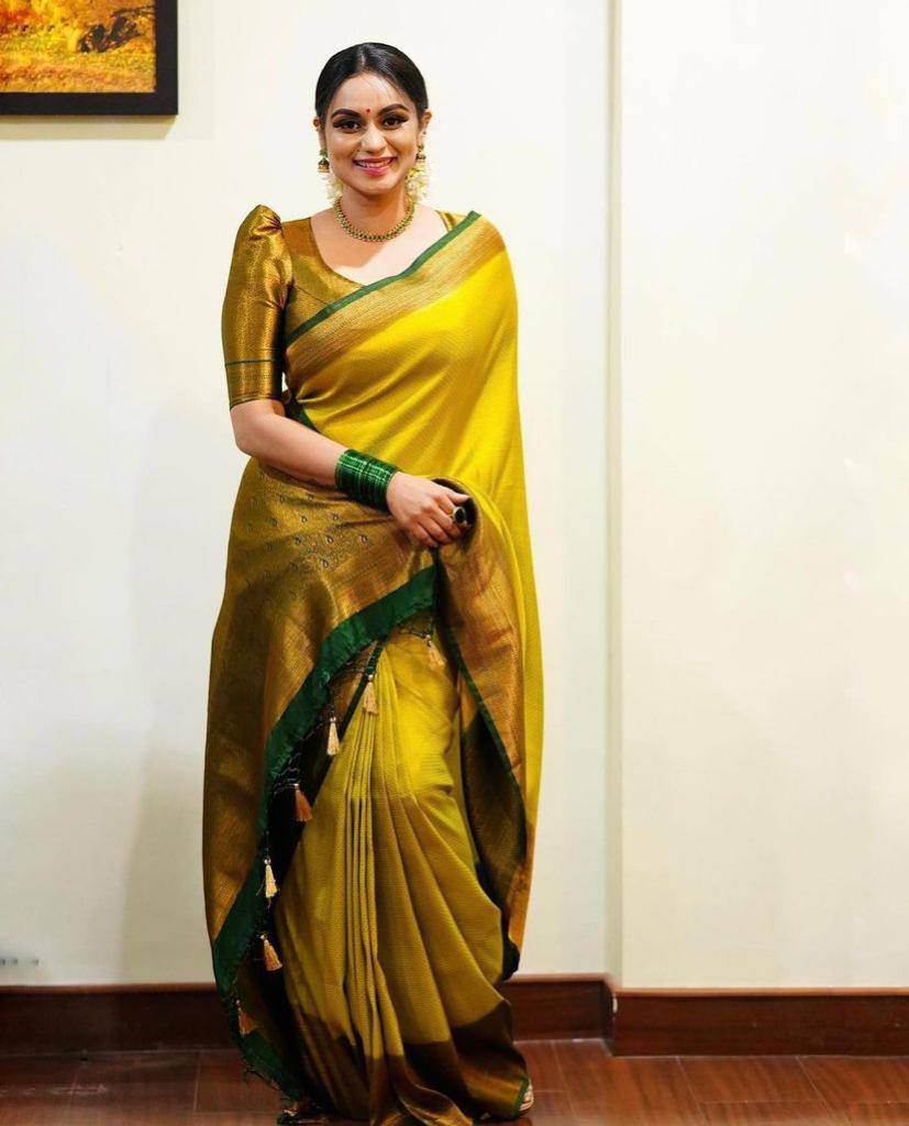 Banarasi Jacquard Saree With Blouse