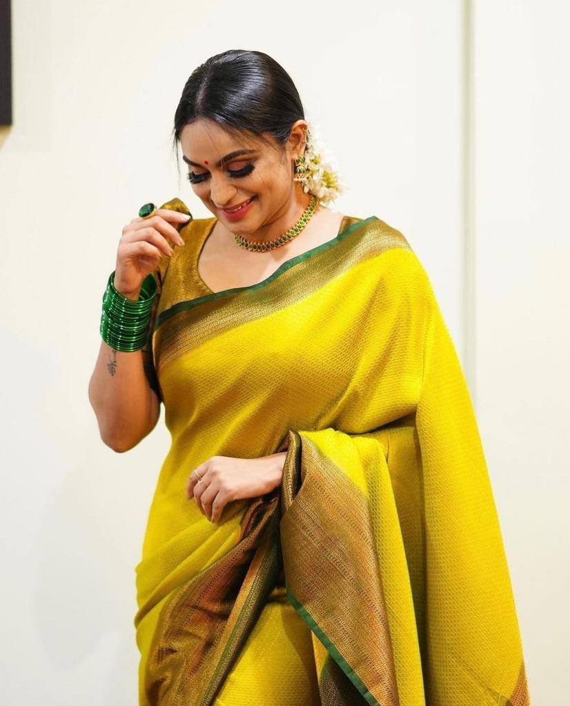 Banarasi Jacquard Saree With Blouse